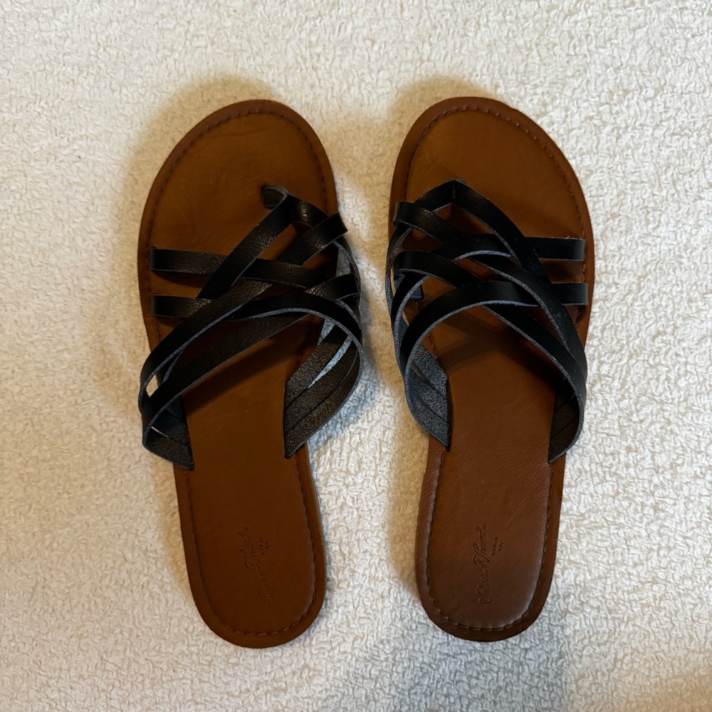 Universal Thread Black Strappy Sandals with Brown Sole